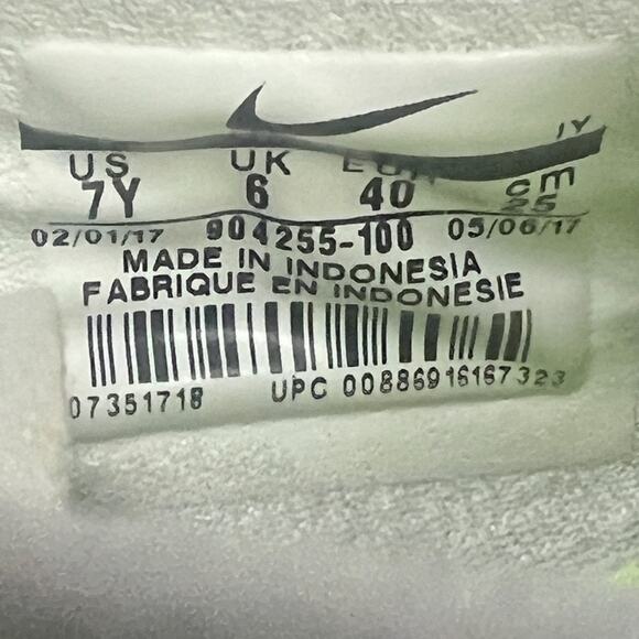 Nike Shoes Free RN White Lace-Up Athletic Running Youth 7 Sneakers Tennis Shoe - Picture 3 of 12